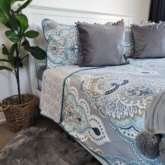 Diorite Coverlet
